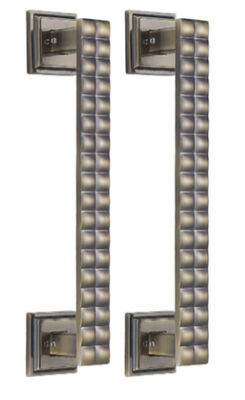 Moderne koperen hoofdingang met elegant mat zwart.